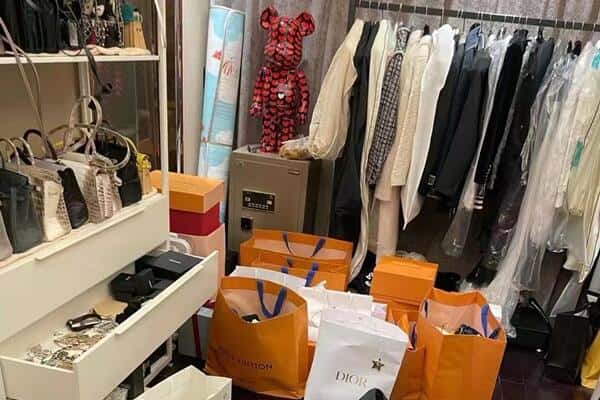宿豫区回收一线品牌衣服.jpg